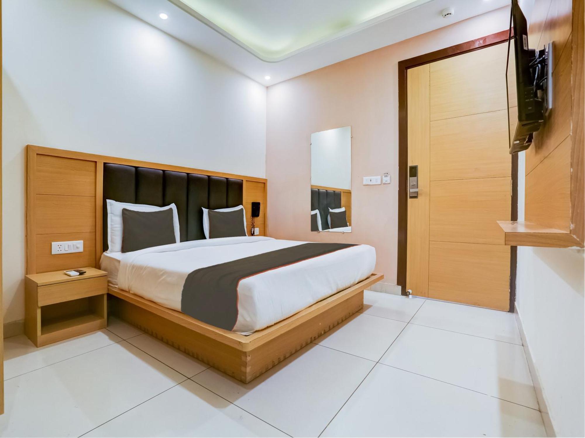 Collecion O White House Hotel New Delhi Exterior photo